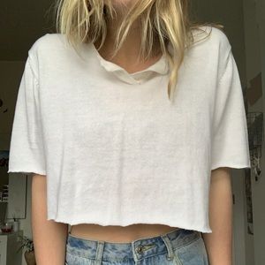 Cropped Whote (collared?) t-shirt!
